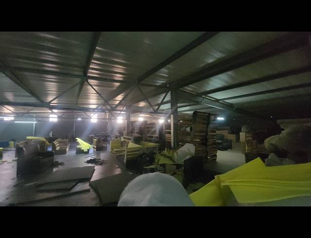 2,400M² WAREHOUSE FOR SALE IN NORTH BEACH